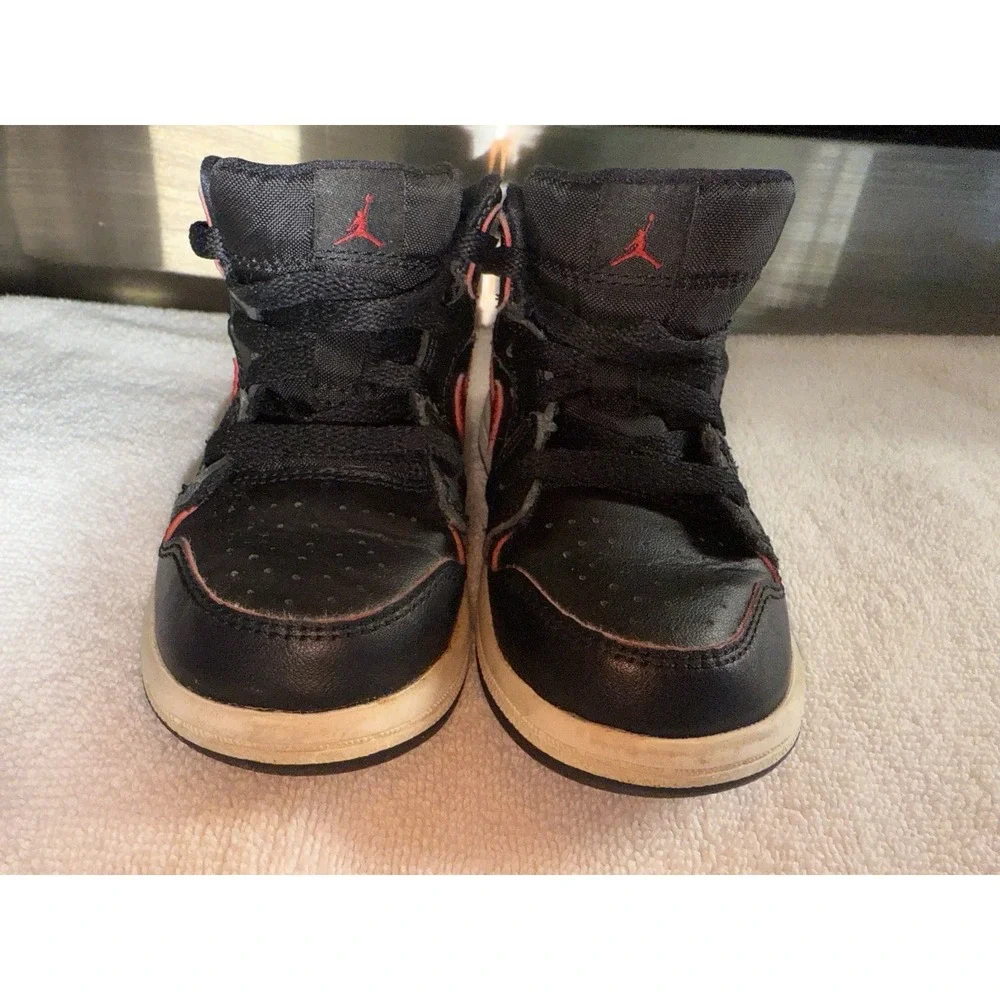 Nike Air Jordan 1 Size 6C Boys Retro‎ Black And Red  Sneakers